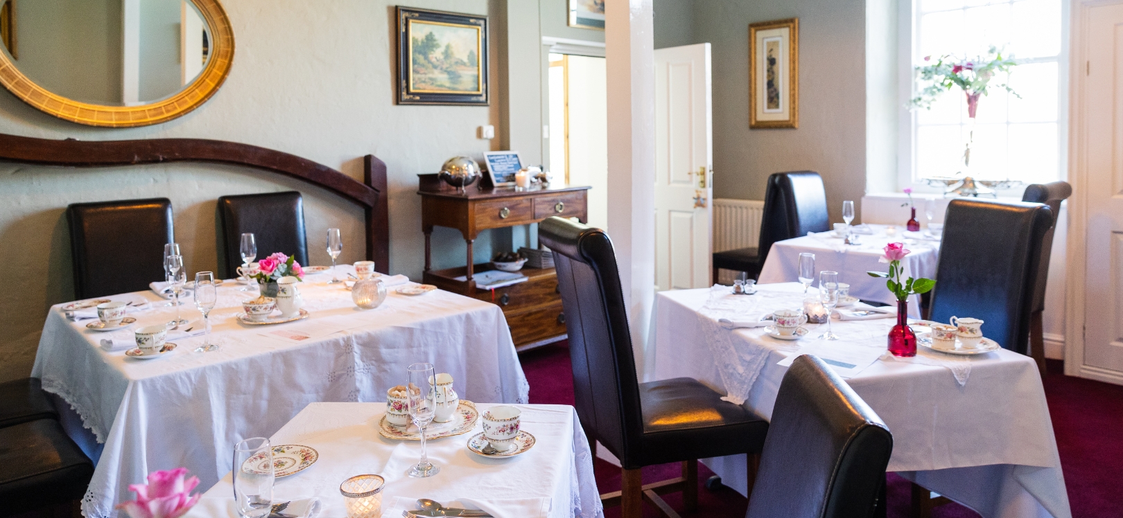 A dining room